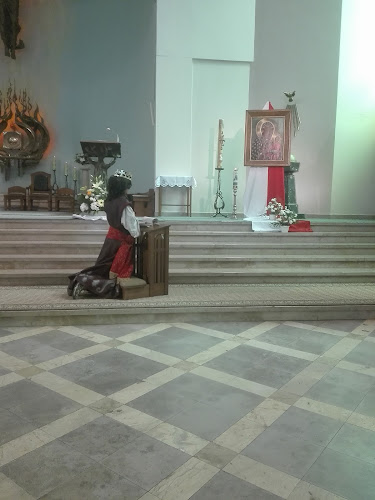 Parafia pw. Św. Jadwigi Królowej - Kościół