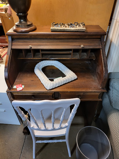 Consignment Shop «New Leaf Home Furnishings», reviews and photos, 2449 Pierce Dr #3, Spring Grove, IL 60081, USA