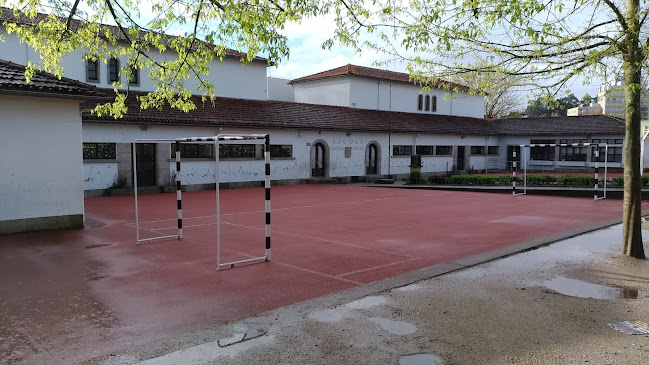 Escola Básica de 1.º CEB / JI de Montebello - Porto