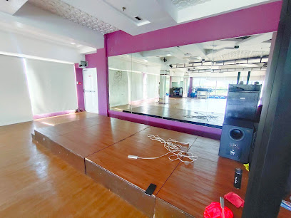 Powermax Gym & Fitness Center - Top floor of Delos Santos Bldg (PBCom), 4500 Legazpi, Landco, Legazpi City, Philippines