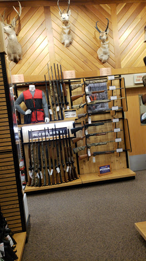 Sporting Goods Store «SCHEELS», reviews and photos, 2800 S Columbia Rd, Grand Forks, ND 58201, USA