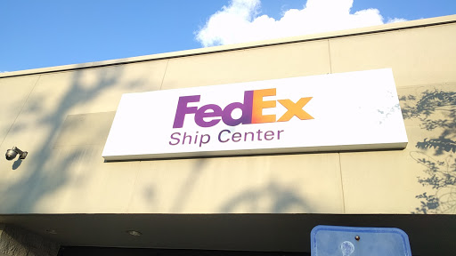 Shipping and Mailing Service «FedEx Ship Center», reviews and photos, 10781 Coursey Blvd, Baton Rouge, LA 70816, USA