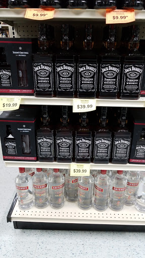 Beer Store «Vans Liquor Store», reviews and photos, 470 Sinsinawa Ave, East Dubuque, IL 61025, USA