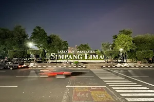Lapangan Pancasila Simpang Lima Semarang image