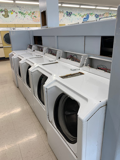 Laundromat «Carousel Cleaners & Laundromat», reviews and photos, 927 Molalla Ave, Oregon City, OR 97045, USA