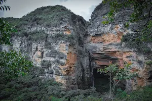 Cascada y Cueva El Hayal image