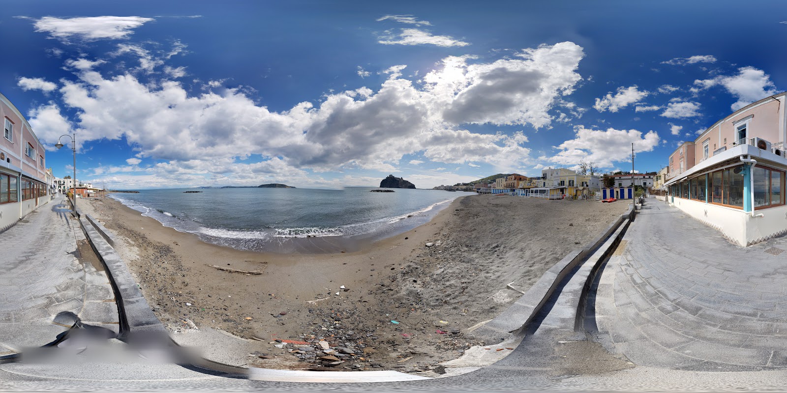 Spiaggia dei Pescatori的照片 带有蓝色纯水表面