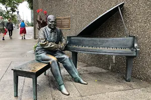 Oscar Peterson Statue image
