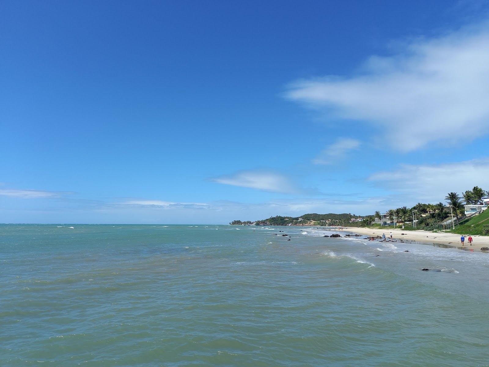 Photo de Plage de Pirangi Do Norte avec rivage droit, long