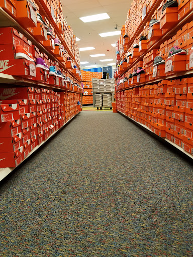 Shoe Store «Shoe Carnival», reviews and photos, 3271 Marketplace Dr, Council Bluffs, IA 51501, USA