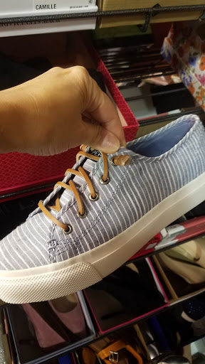 Shoe Store «DSW Designer Shoe Warehouse», reviews and photos, 14001 Aldrich Ave S, Burnsville, MN 55337, USA