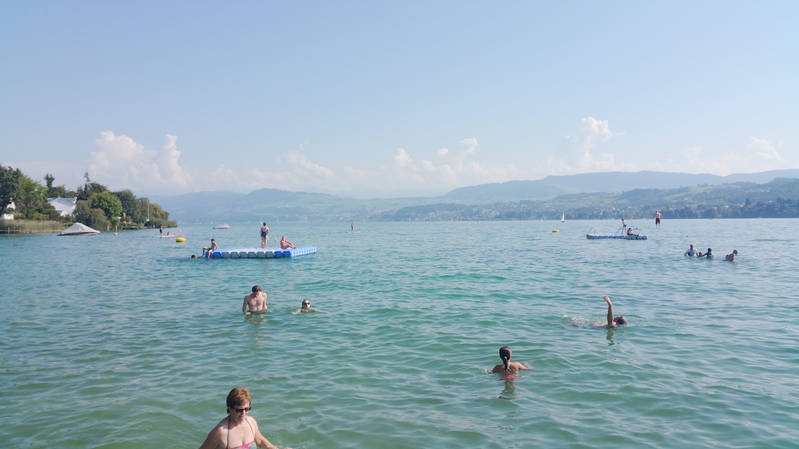 Φωτογραφία του Strandbad Dorfmeilen με επίπεδο καθαριότητας πολύ καθαρό