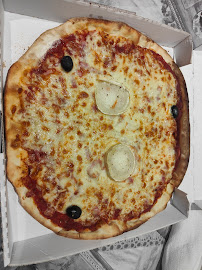 Plats et boissons du Pizzeria Pizza du Lion...Pizzas a emporter...Ouvert le Soir à Saint-Julien-les-Villas - n°1