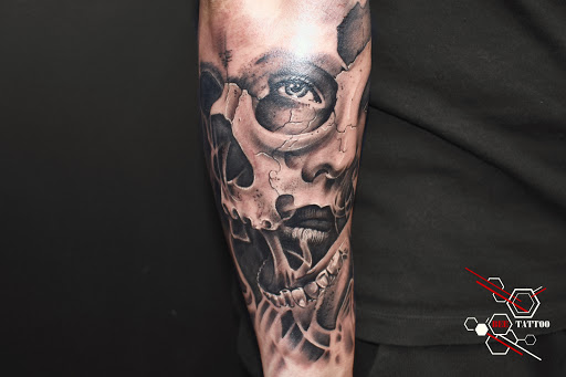 Explore tattoo ideas palm trees, creative tattoo ideas in Flushing, available at Bee Tattoo Studio