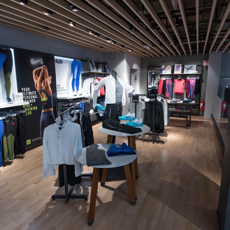 Nike Store Gallerian