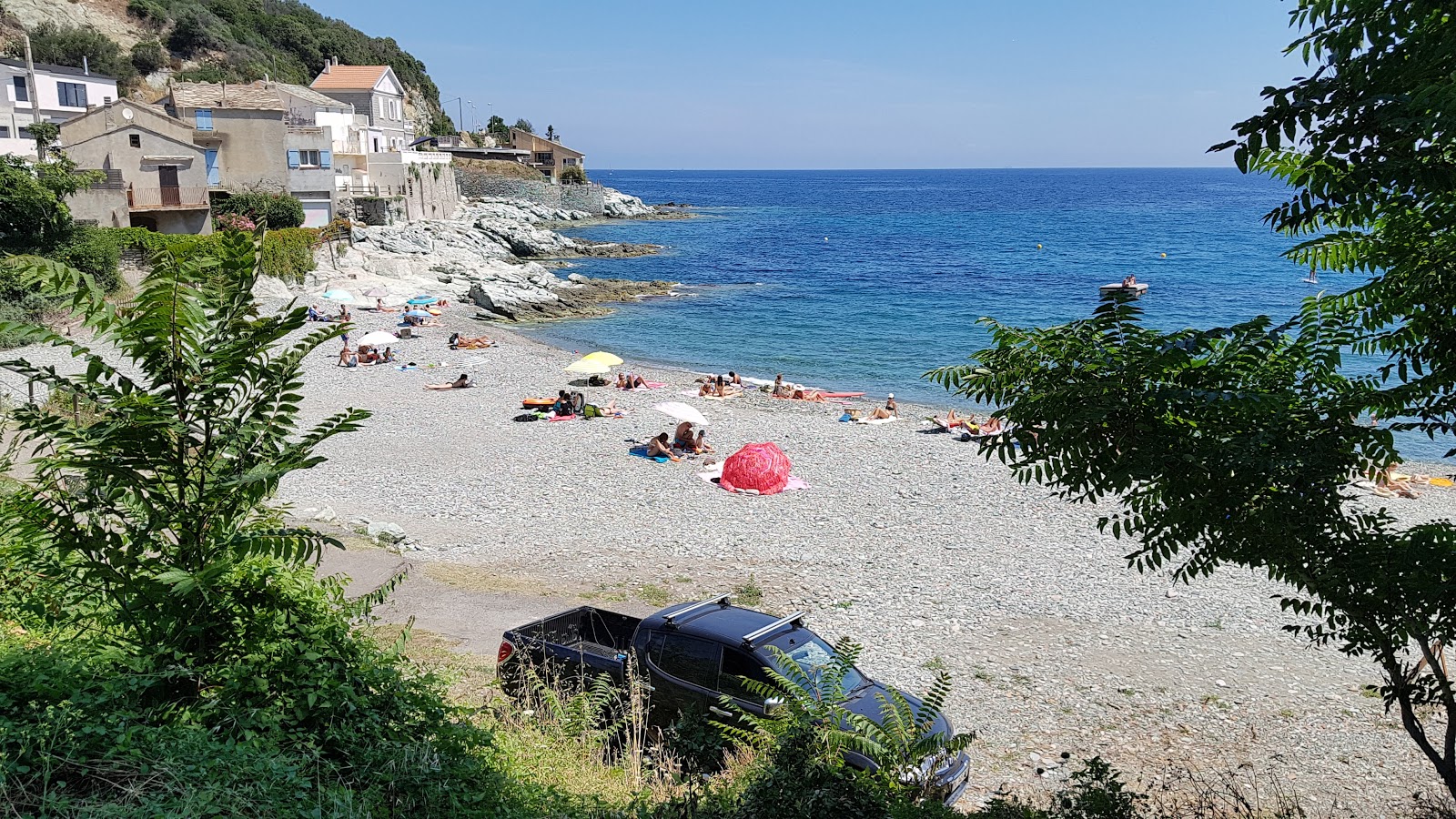 Foto di Grisgione beach con una superficie del ciottoli grigi