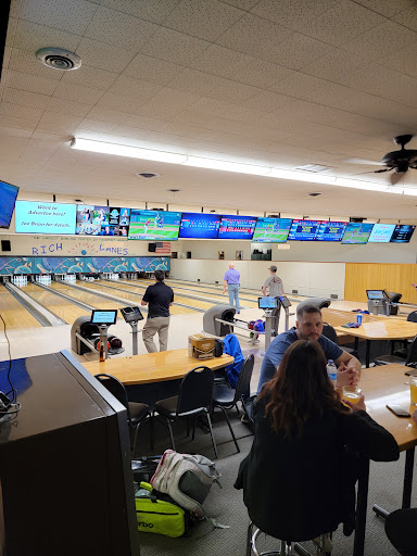 Bowling Alley «Rich Lanes», reviews and photos, 637 High St, Fairport Harbor, OH 44077, USA