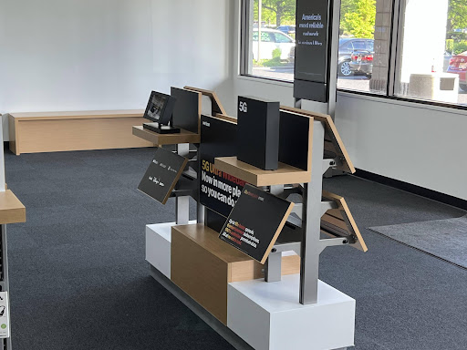 Cell Phone Store «Verizon Authorized Retailer - Wireless Zone», reviews and photos, 950 NJ-33, Hamilton Township, NJ 08690, USA