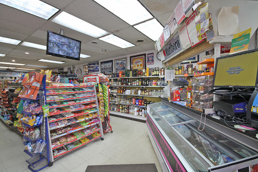 Liquor Store «Buy Low Liquor Store», reviews and photos, 3360 W Montrose Ave, Chicago, IL 60618, USA