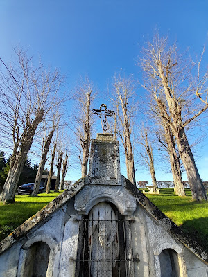 la Chapelle de la Fontaine Saint-Laurian à La Chapelle-Saint-Laurian