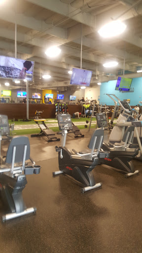 Gym «Chuze Fitness», reviews and photos, 1521 S Riverside Ave, Rialto, CA 92376, USA