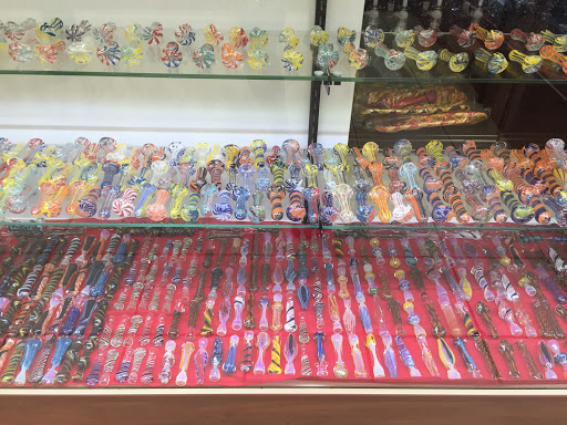 Tobacco Shop «Smoke Tokz Head Shop KC», reviews and photos, 1263 W 103rd St, Kansas City, MO 64114, USA