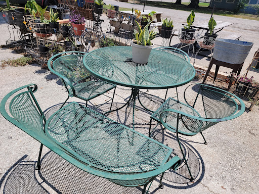 Antique Store «Finders Keepers Market», reviews and photos, 1303 C St, Floresville, TX 78114, USA