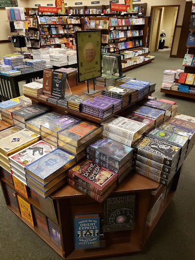 Book Store «Barnes & Noble», reviews and photos, 624 S Green River Rd, Evansville, IN 47715, USA