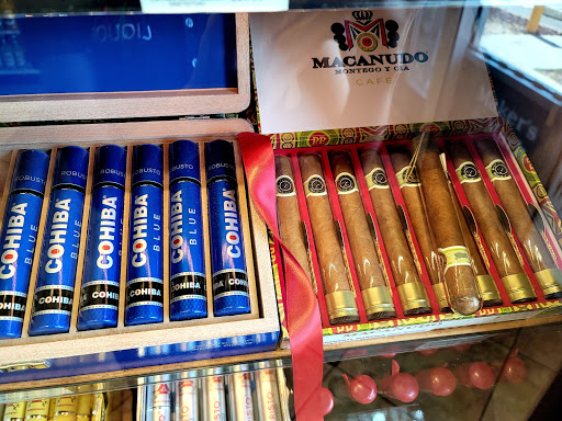 Liquor Store «535 Liquor», reviews and photos, 3260 Vineland Rd, Kissimmee, FL 34746, USA