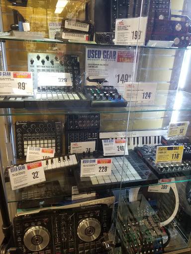 Guitar Center image