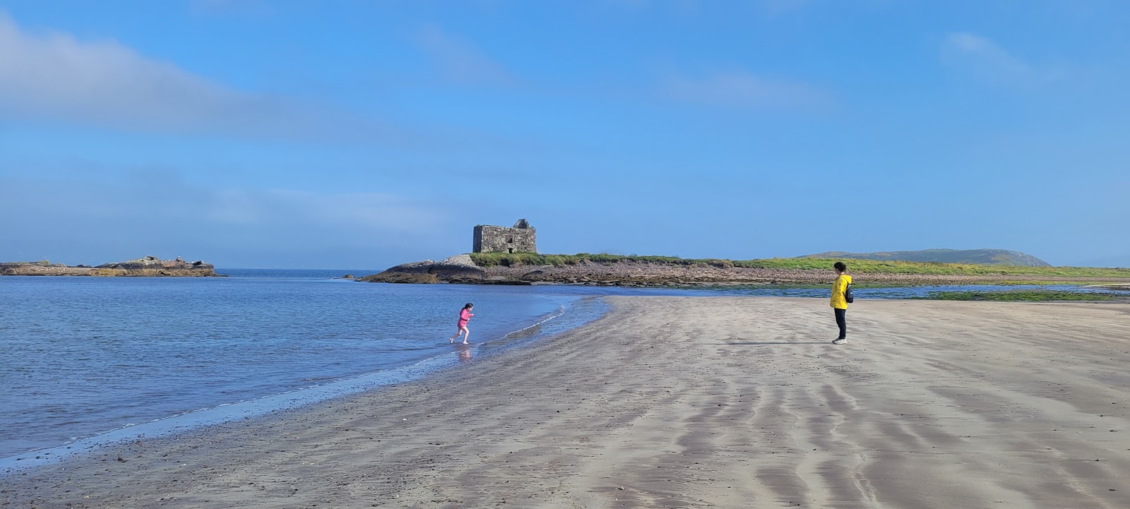 Fotografie cu Ballinskelligs Beach cu o suprafață de apă pură albastră