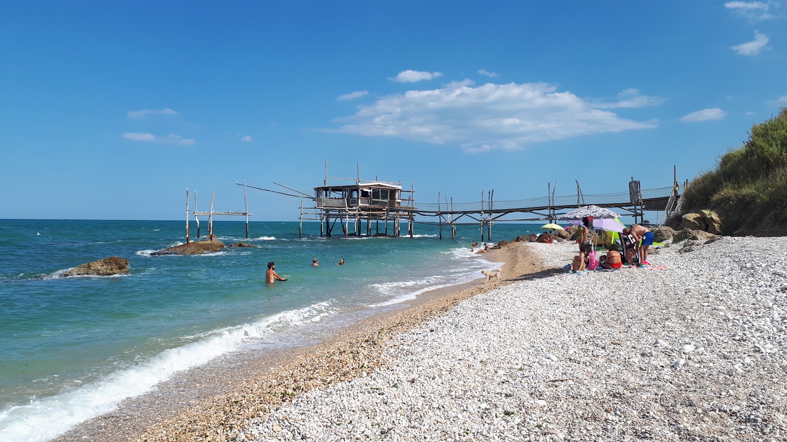 Foto von Spiaggia di Ripari Bardella mit heller kies Oberfläche