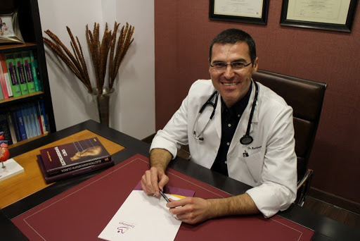 Dr. Basilio Martínez Mora. Cardiólogo en Moguer, Huelva