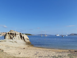 Punta Nera Beach'in fotoğrafı geniş bir kıyı şeridi ile birlikte