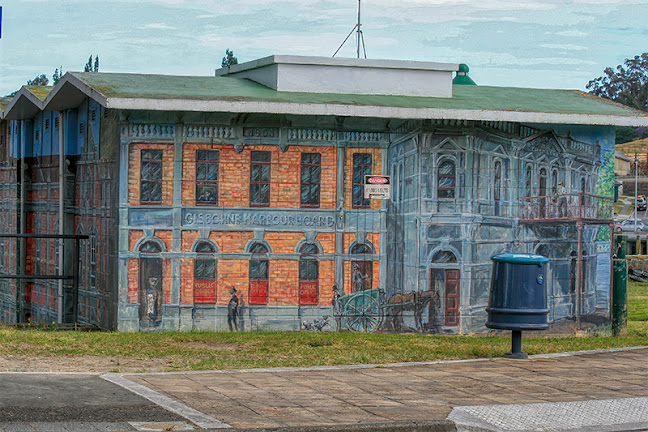 Reviews of Graeme Mudge Mural Post Office & Magistrates Court MURAL in Gisborne - Other