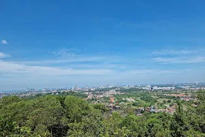 Bukit Beruang Hiking Trail image