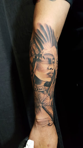 Tattoo Shop «Beautiful Sin Tattoos», reviews and photos, 245 N Queen St, Lancaster, PA 17603, USA