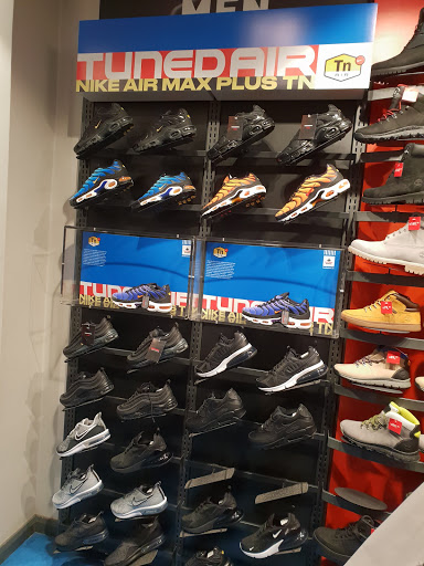 Special shoes shops Oporto