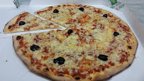 Plats et boissons du Pizzas à emporter Bella Pizza Rognac - n°3