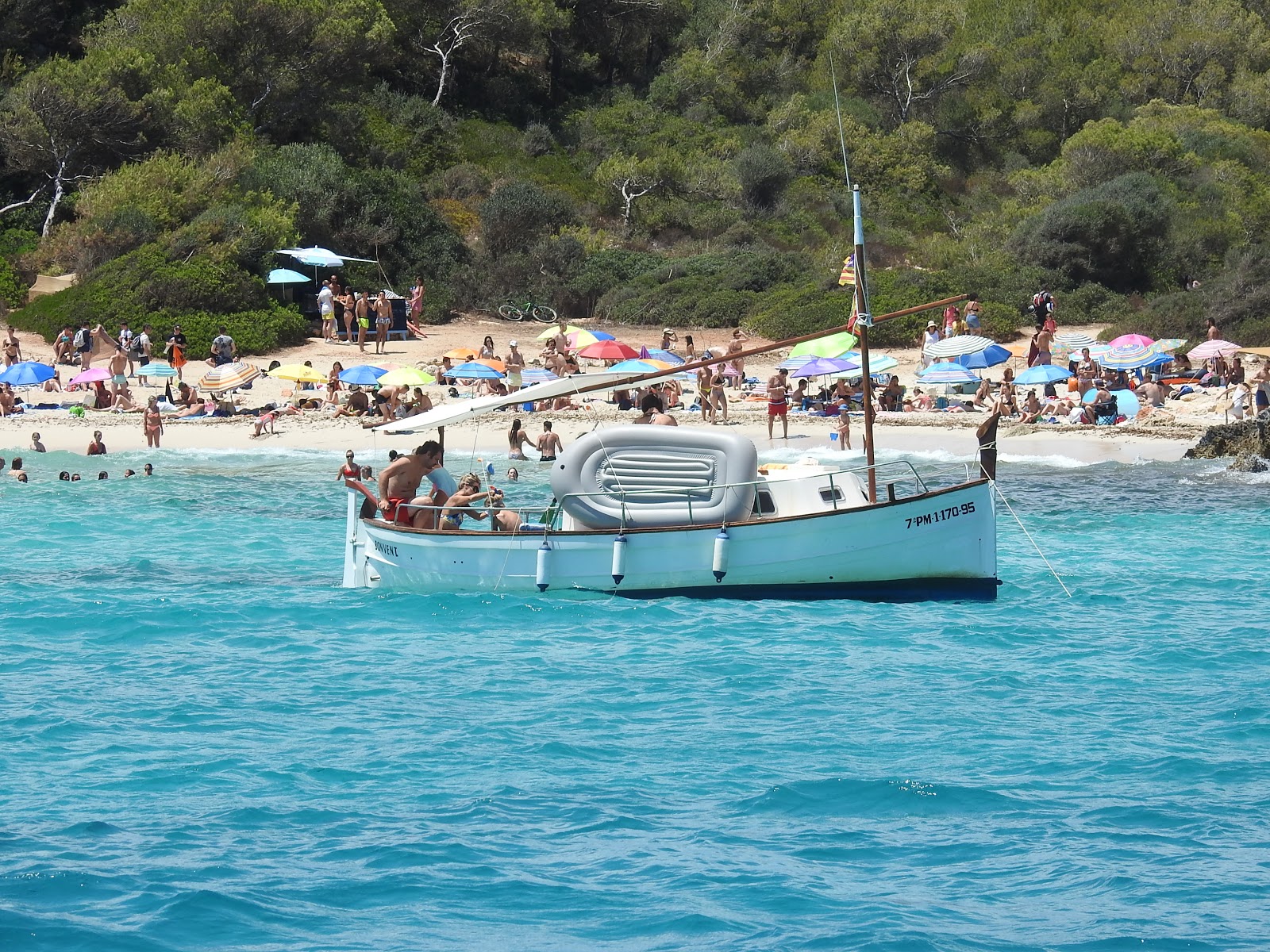 Photo of Cala Varques with partly clean level of cleanliness