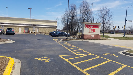 Tire Shop «Discount Tire Store - Schaumburg, IL», reviews and photos, 400 W Higgins Rd, Schaumburg, IL 60195, USA