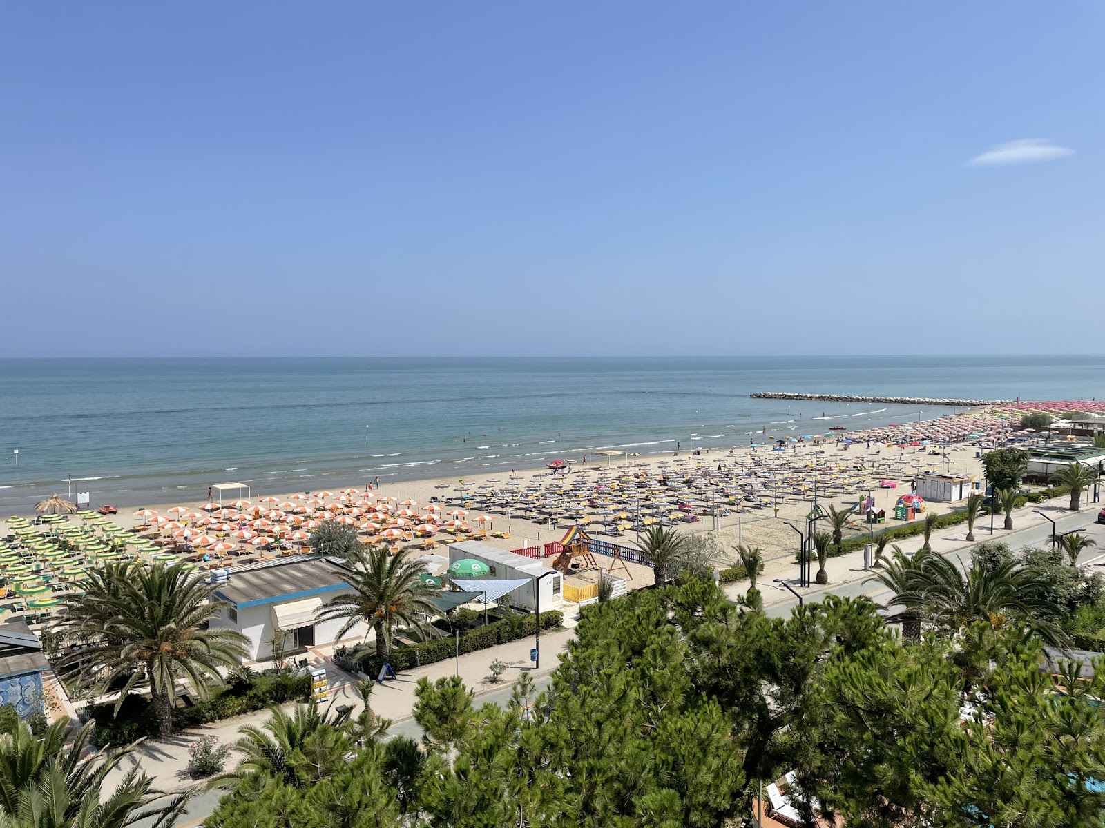Fotografie cu Spiaggia di Villa Rosa cu nivelul de curățenie înalt