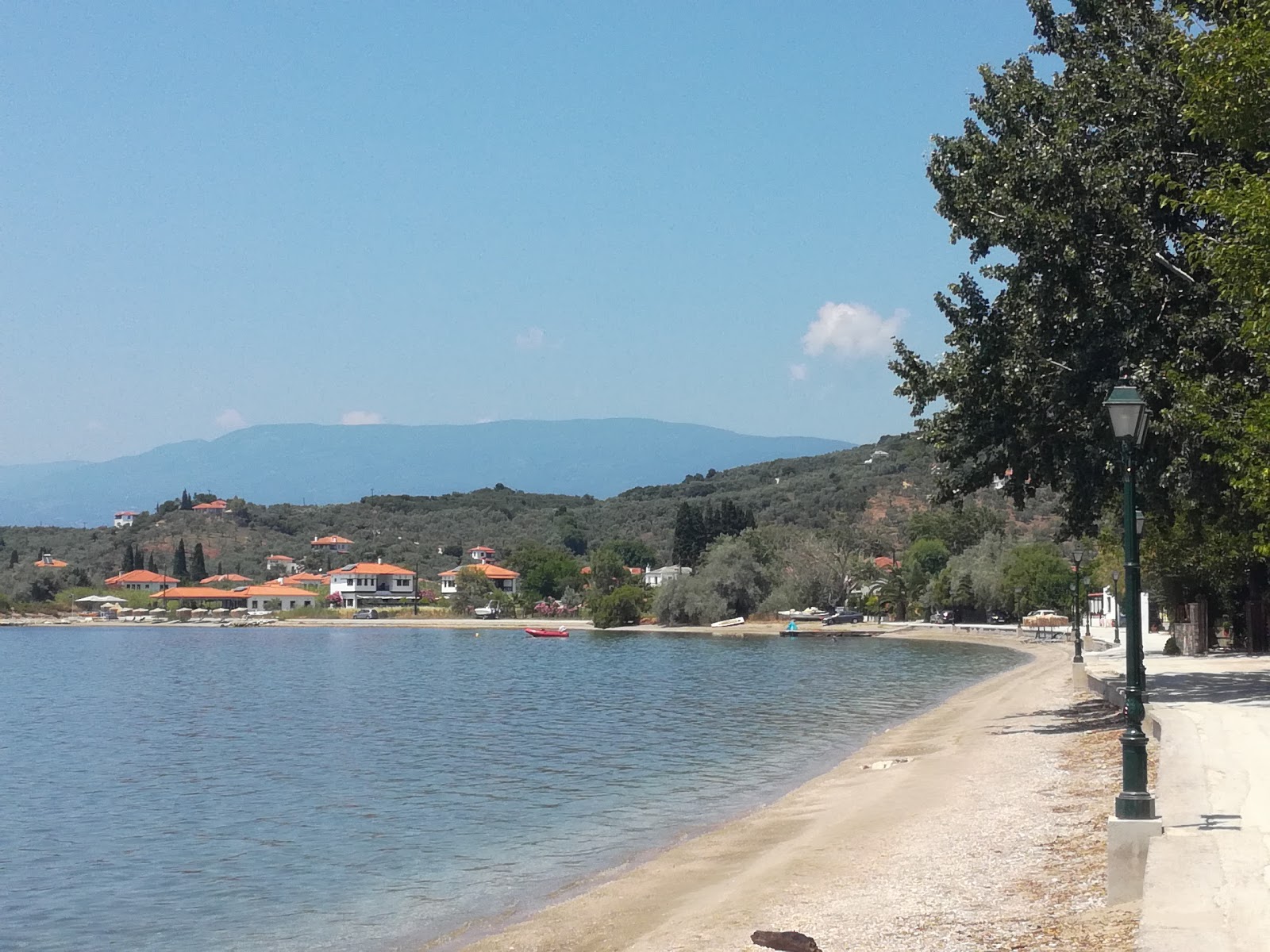 Foto di Kalamos beach con abbastanza pulita livello di pulizia
