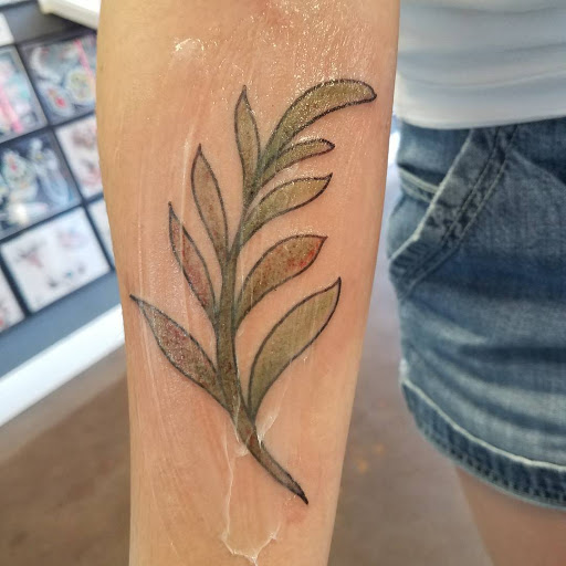 Tattoo Shop «Mr Tattoo», reviews and photos, 10387 SE Main St, Milwaukie, OR 97222, USA