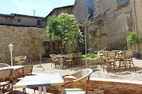 Atmosphère du Restaurant Le Jardin du Clocher à Lautrec - n°10