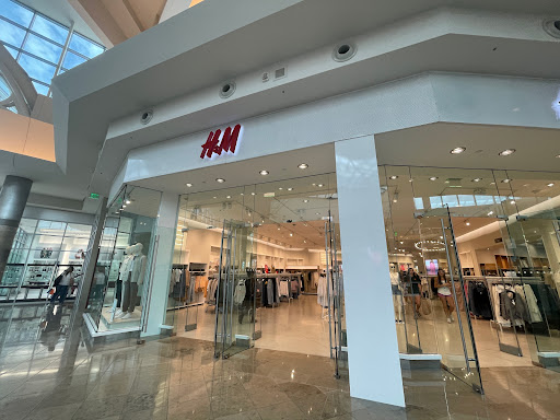 Clothing Store «H&M», reviews and photos, 4200 Conroy Rd, Orlando, FL 32839, USA