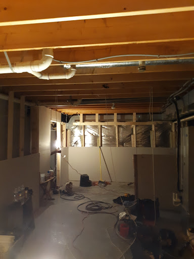 Liquor Store «Two & Four Liquors», reviews and photos, 6200 Solomons Island Rd, Huntingtown, MD 20639, USA