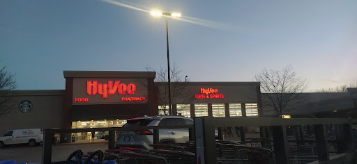 Supermarket «Hy-Vee», reviews and photos, 1300 W Burlington Ave, Fairfield, IA 52556, USA