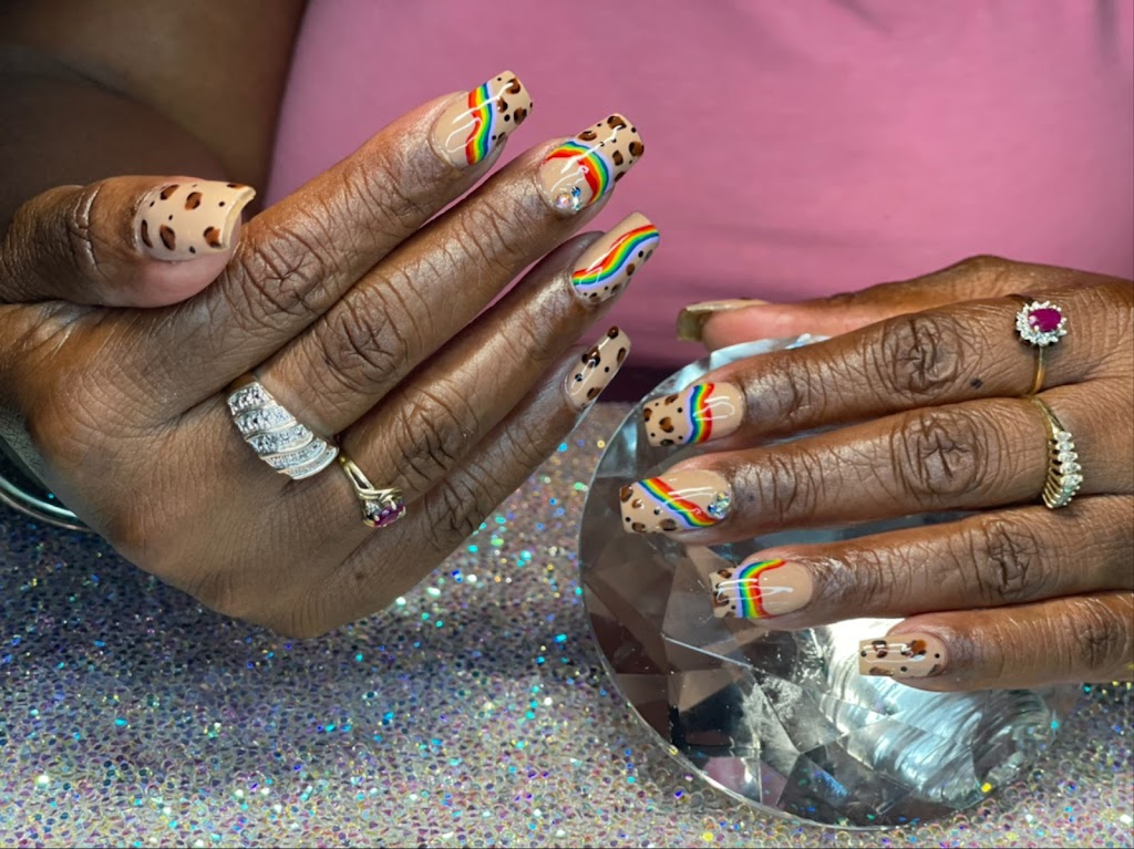 Untamed Salon 24151
