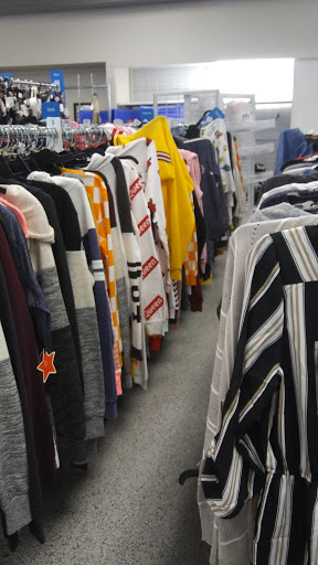 Clothing Store «Ross Dress for Less», reviews and photos, 13750 Riverside Dr, Sherman Oaks, CA 91423, USA